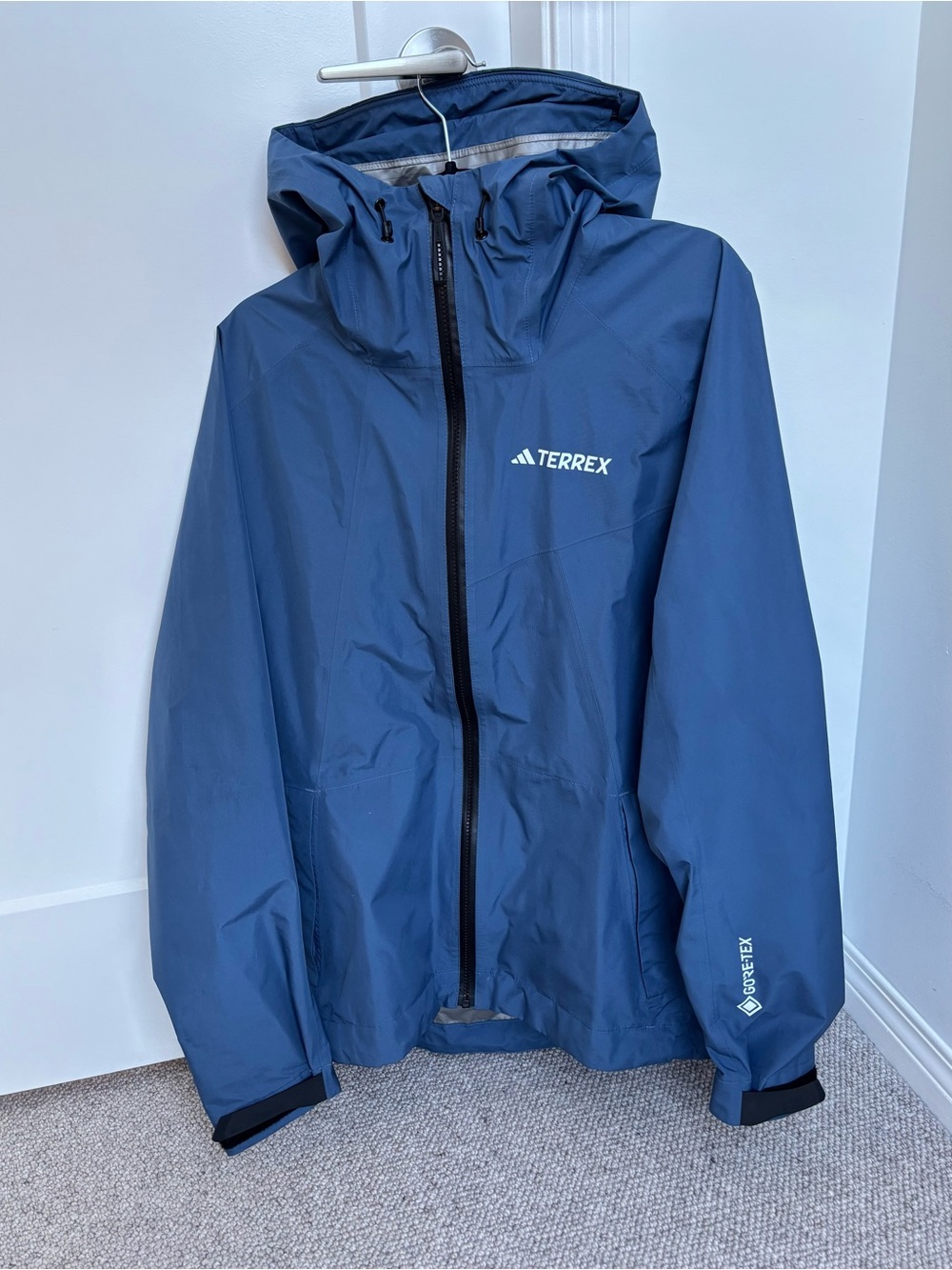 Adidas Terrex GORE-TEX Waterproof Jacket – Men’s Large – Blue